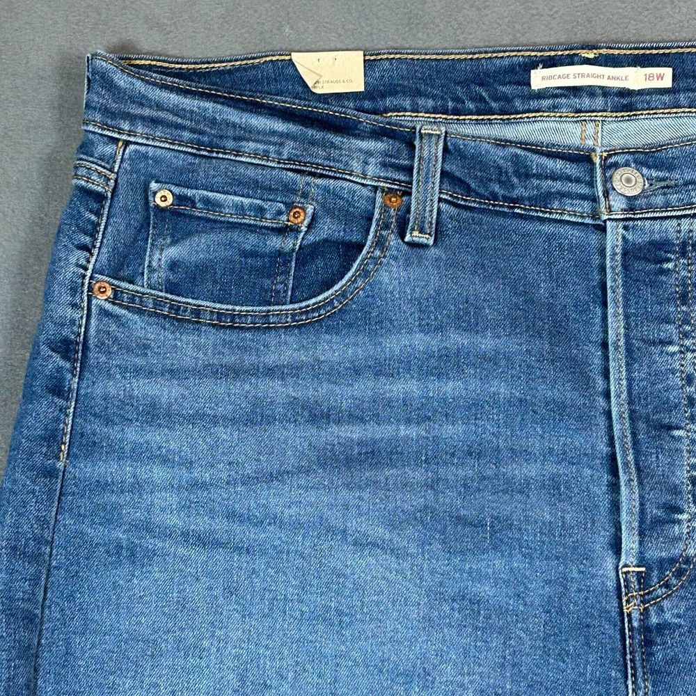 NWT Levi's Women's Ribcage Straight Ultra High Rise Jeans - Blue - Picture 2 of 16